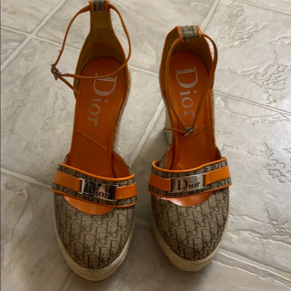 Shoe